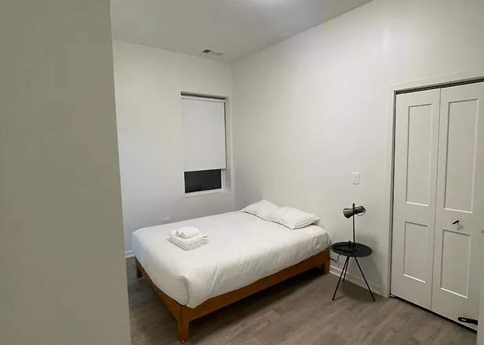 Modern Shared Near Downtown Chicago, Flexible Options And Shared Amenities * Chicago