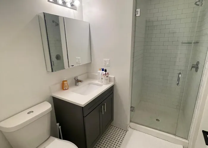 Modern Shared Near Downtown Chicago, Flexible Options And Shared Amenities Guest house Chicago