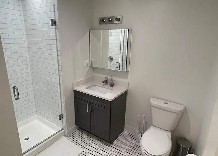 Guest house Modern Shared Near Downtown Chicago, Flexible Options And Shared Amenities *